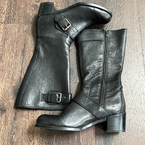 Women’s Boot - Picture 2 of 6